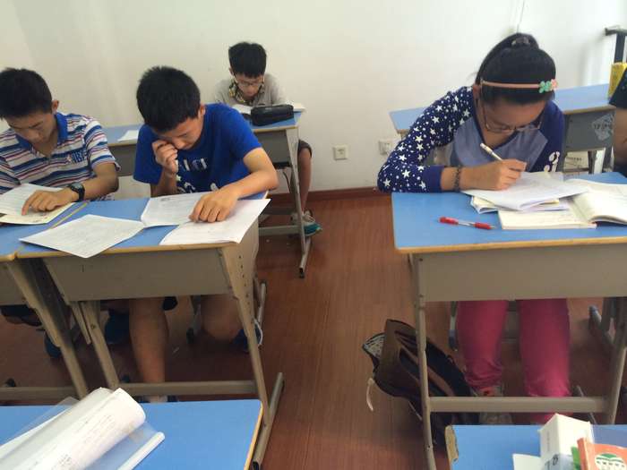 英亚官方网站_原创 精选美食:鸡肝炒芹菜、酥脆拉丝、豆豉鲮鱼炒苦瓜、茼蒿炒肉丝的做法(图4) 英亚官网