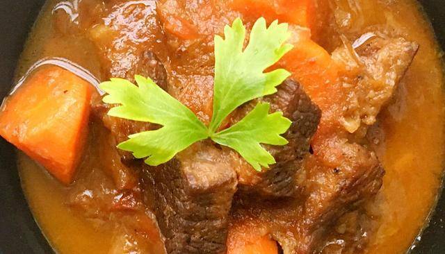 
美食优选：番茄炖牛腩 酒酿烧带鱼 豉汁蒸松阪猪 辣椒炒肉的做法“英亚官方网站”(图2)